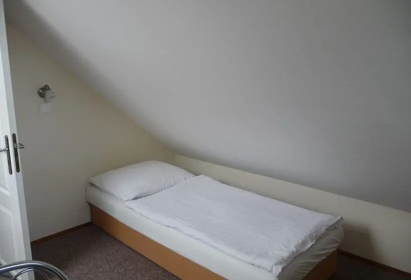 スタンダード４人部屋, Blue Pension