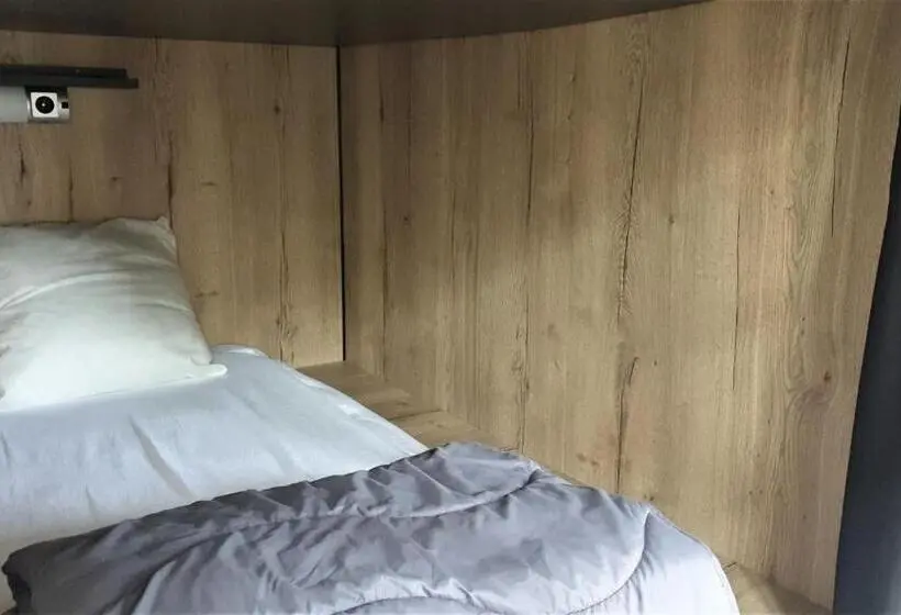 ルームシェアのワンベッド, Hostel Les Terrasses Du Roc