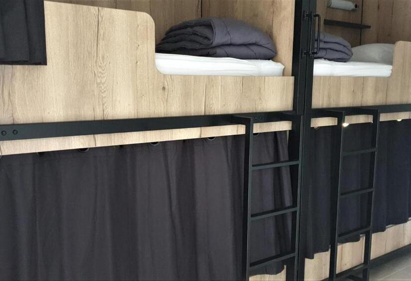 غرفة عائلية, Hostel Les Terrasses Du Roc