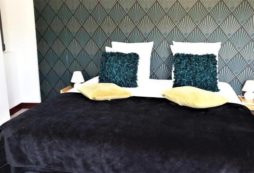 غرفة قياسية مطلة على الجبل, Hostel Les Terrasses Du Roc