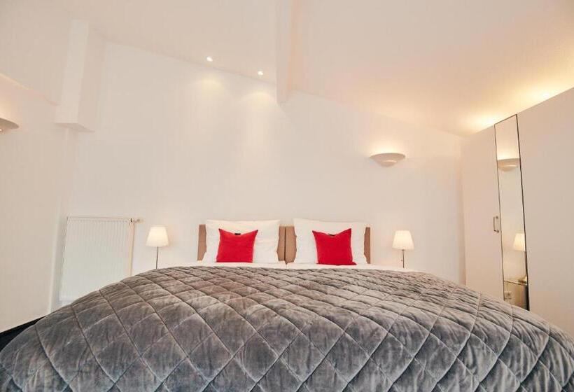 סוויטת סופריור, Parc Ferme