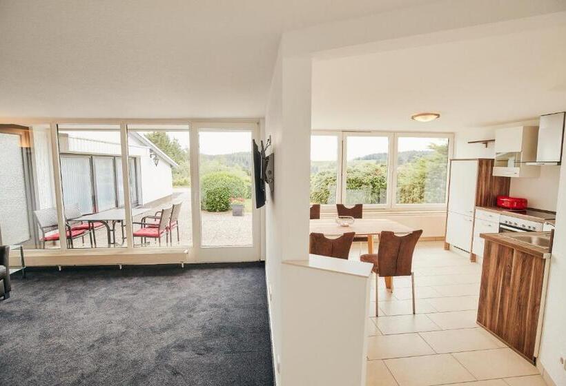 סוויטת סופריור, Parc Ferme