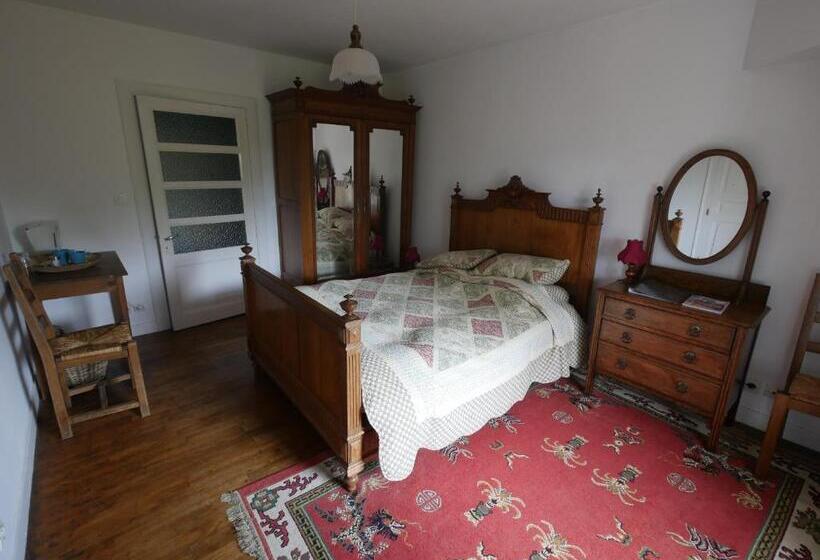 Номер Стандарт, Les Trois Chenes