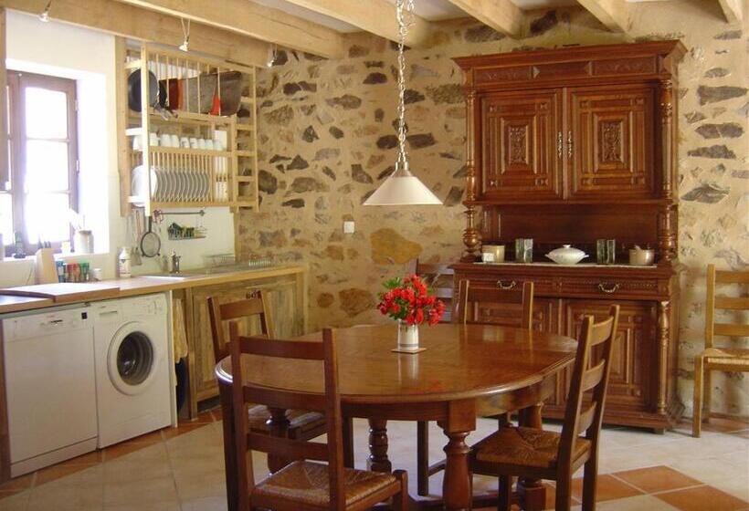 Хижина, Les Trois Chenes