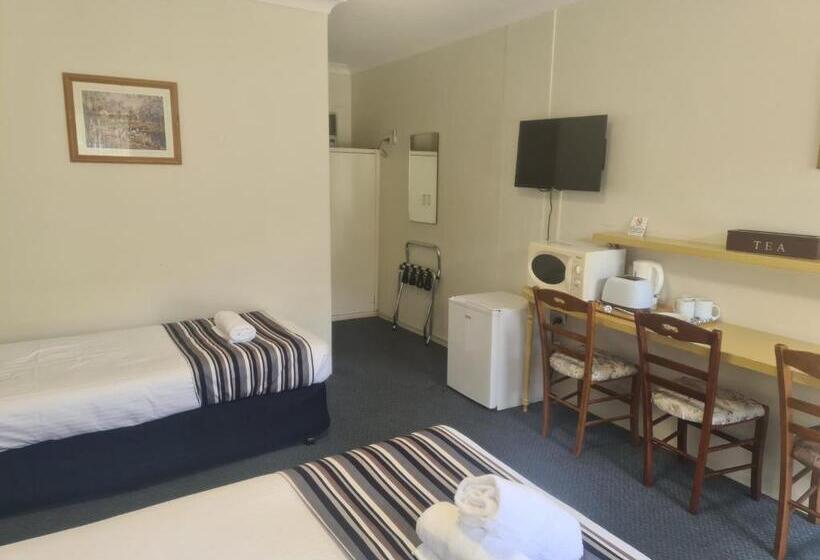 Семейный Номер, Valley View Motel