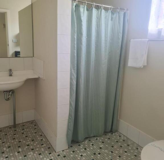 패밀리 룸, Valley View Motel