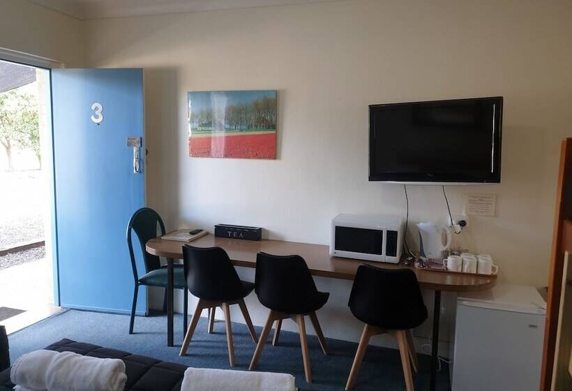 Семейный Номер, Valley View Motel