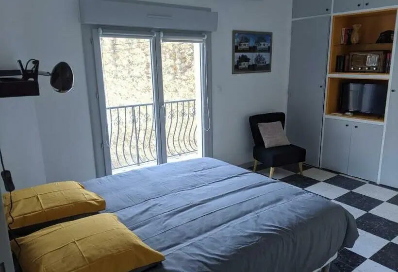 デラックスルーム, Chambre La Caunette