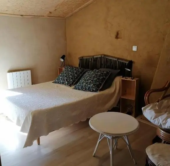 スタンダードルーム, Chambres D Hotes  La Source