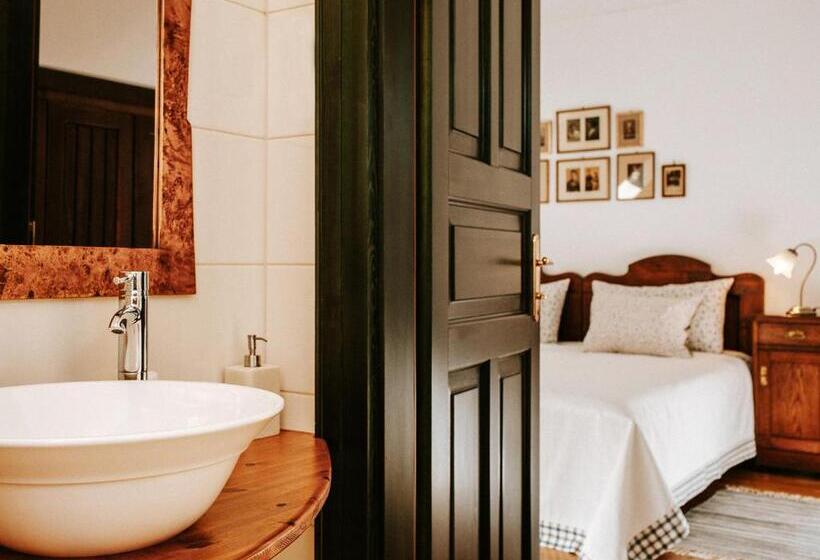 غرفة قياسية, Kosbor Panzió