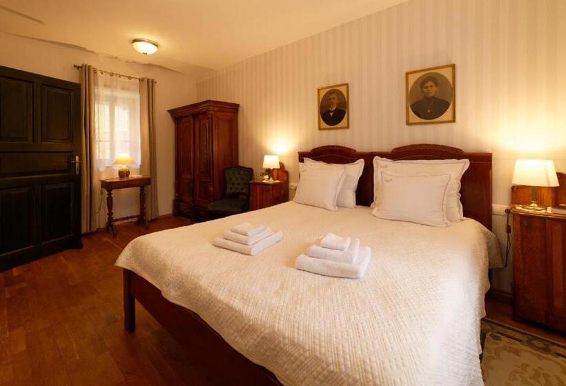 דירת חדר, Kosbor Panzió