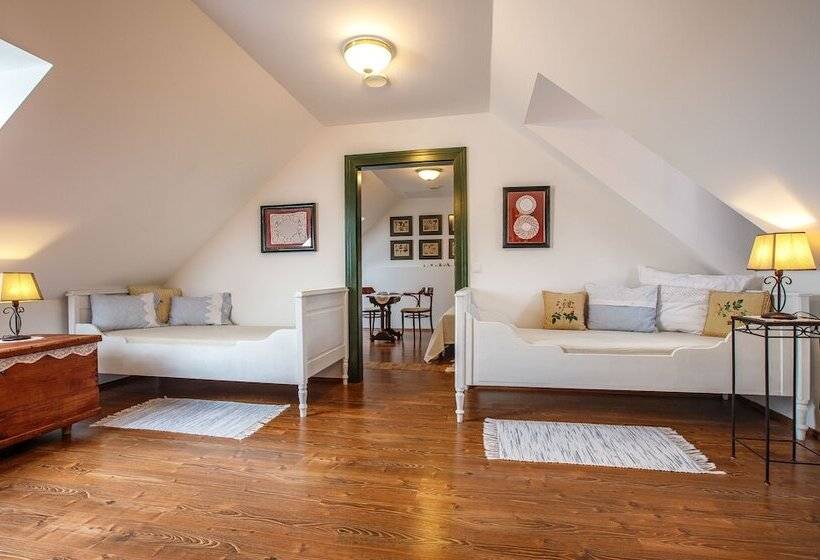 דירת חדר, Kosbor Panzió