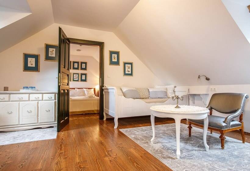 דירת חדר, Kosbor Panzió