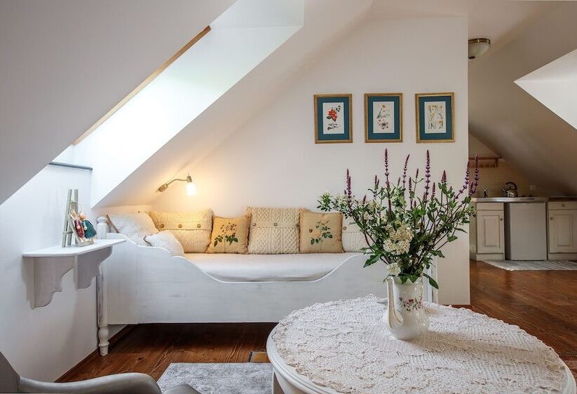 דירת חדר, Kosbor Panzió