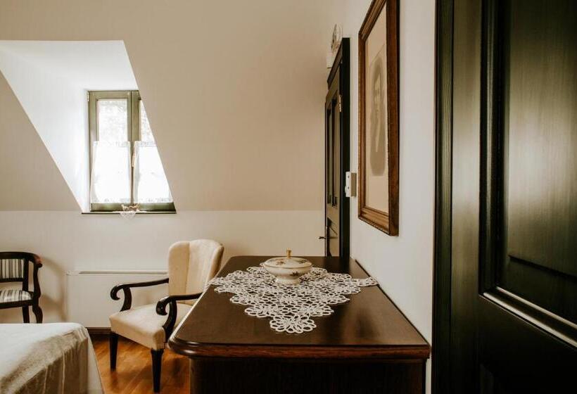 غرفة قياسية, Kosbor Panzió