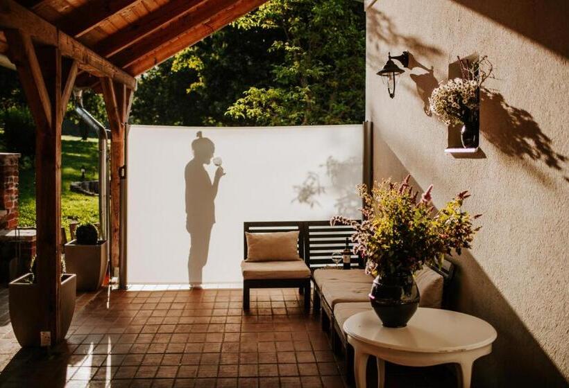 فيلا ديلوكس غرفة نوم, Kosbor Panzió