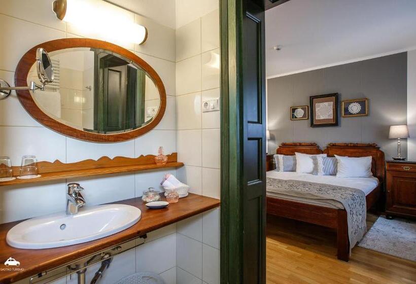 غرفة قياسية, Kosbor Panzió