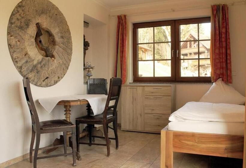 דירת חדר בקומת קרקע, Erlebnisgastronomie Lochmuhle