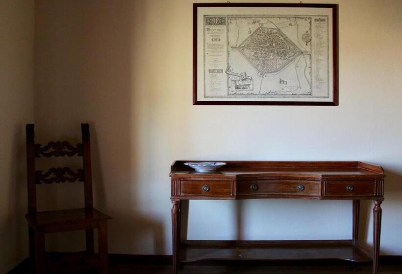 חדר קלאסי לשלושה, Palazzo Minelli