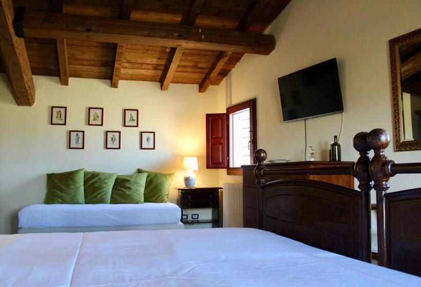 חדר קלאסי לשלושה, Palazzo Minelli