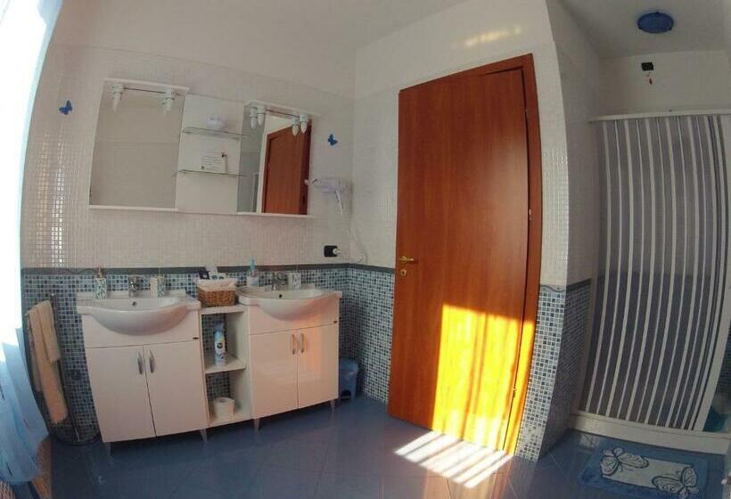 غرفة قياسية مزوَّدة بشُرفة, B&b Mariposa