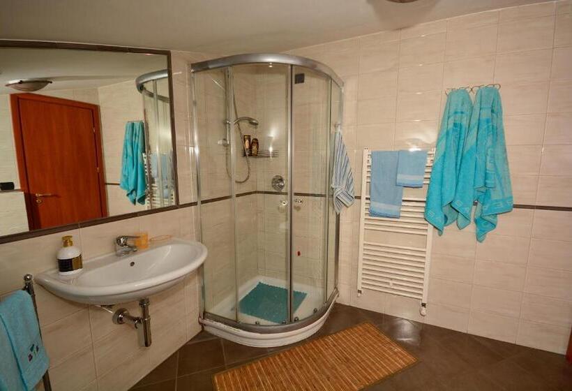 شقة غرفة واحدة, B&b Mariposa