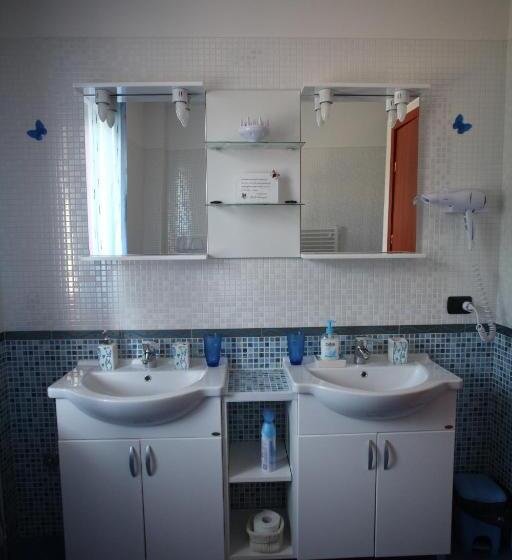 غرفة قياسية ثلاثية مزودة بشرفة, B&b Mariposa