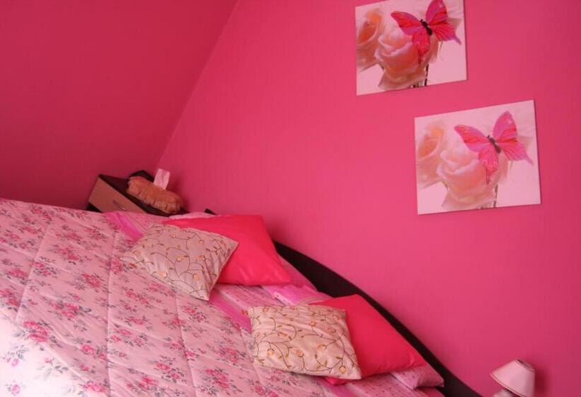 غرفة قياسية ثلاثية مزودة بشرفة, B&b Mariposa