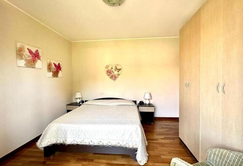 غرفة قياسية ثلاثية مزودة بشرفة, B&b Mariposa