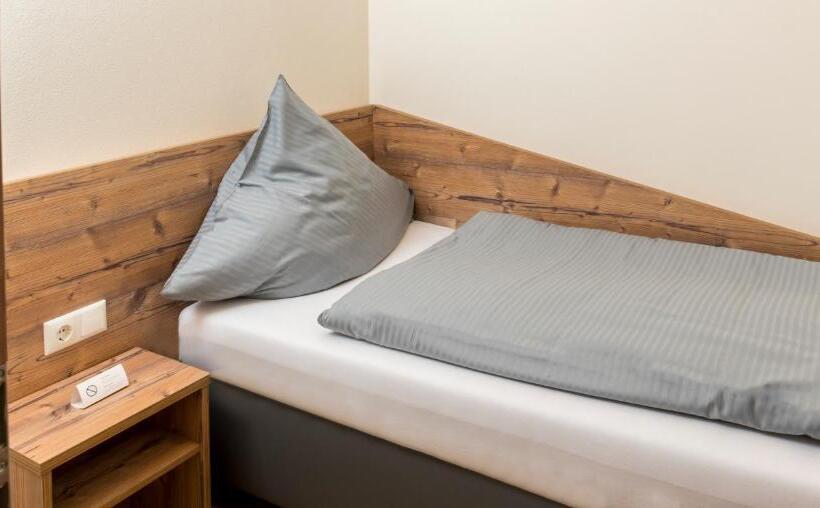 Студия Стандарт, Landhotel Zum Adler