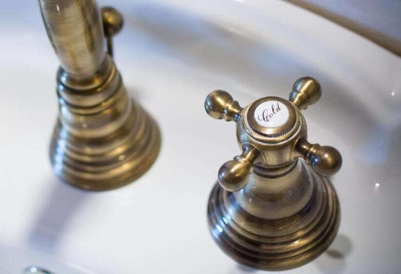 جناح سرير كينج, Castello Di Caccuri Suites