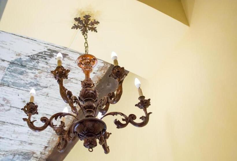 جناح سرير كينج, Castello Di Caccuri Suites