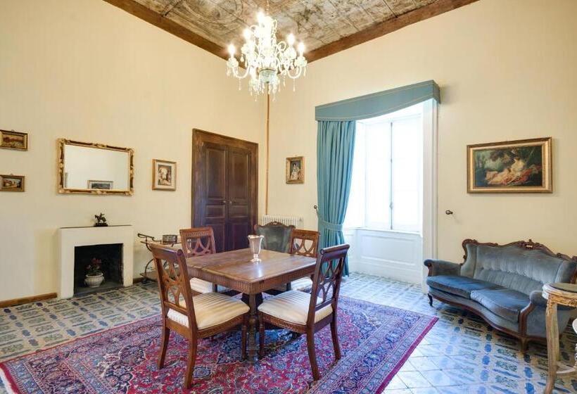 جناح سرير كينج, Castello Di Caccuri Suites
