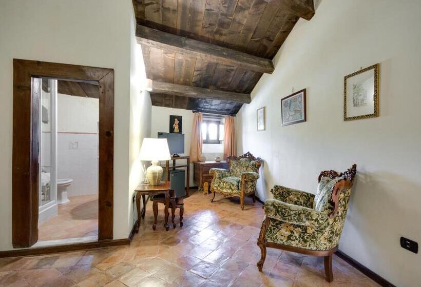 جناح جونيور, Castello Di Caccuri Suites