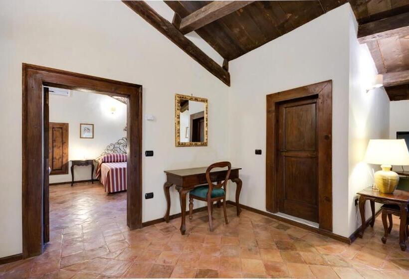 Полулюкс, Castello Di Caccuri Suites