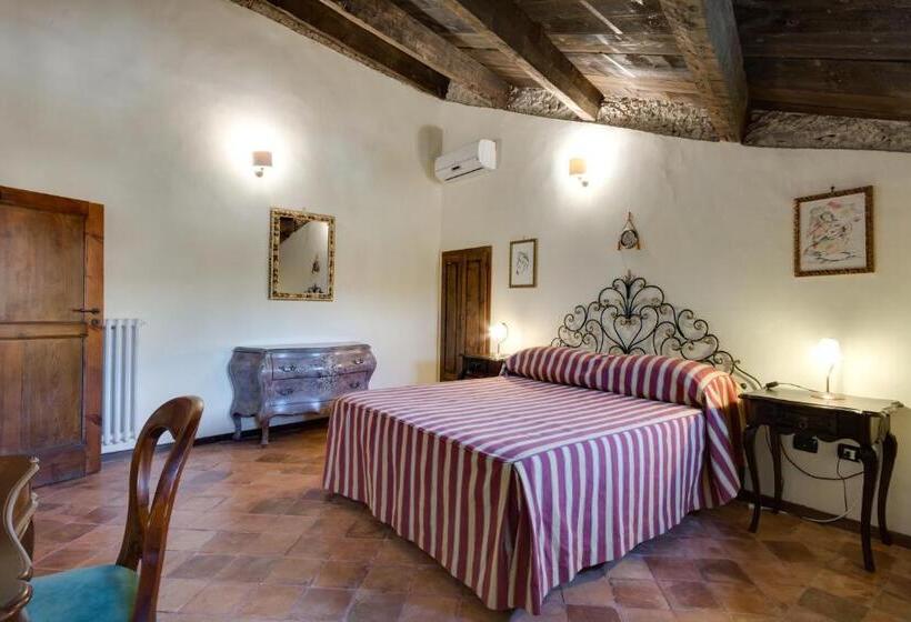 جناح جونيور, Castello Di Caccuri Suites