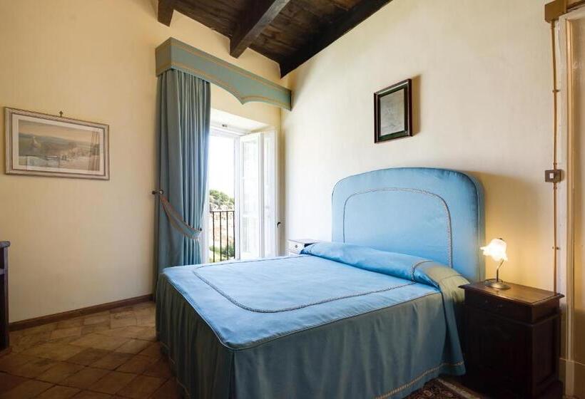 Люкс Повышенной Комфортности, Castello Di Caccuri Suites