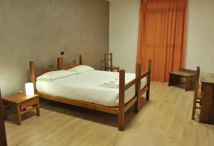 غرفة قياسية رباعية, Theotokos