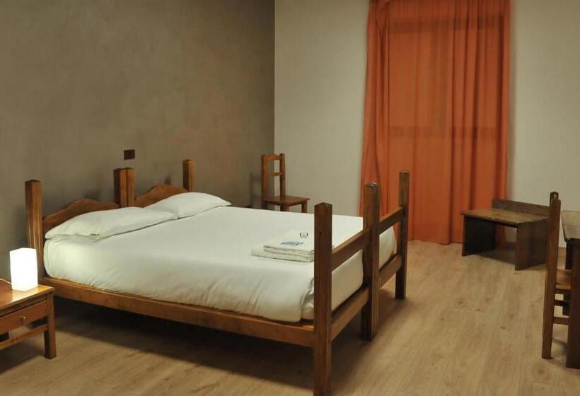 غرفة قياسية رباعية, Theotokos