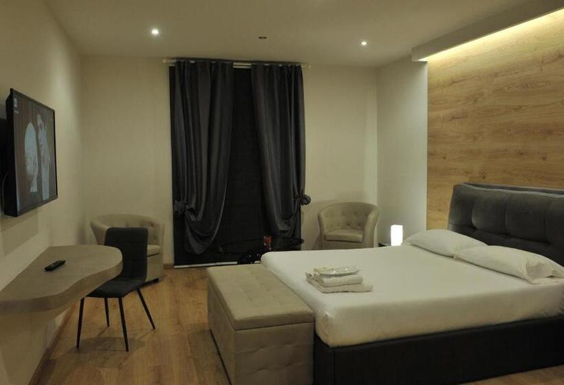 غرفة سوبيريور, Theotokos