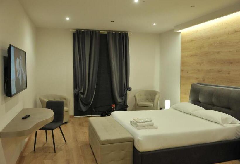 غرفة سوبيريور, Theotokos