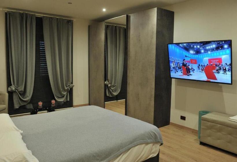 غرفة سوبيريور, Theotokos