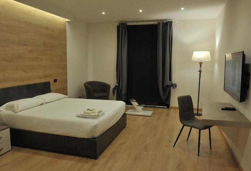 غرفة سوبيريور, Theotokos