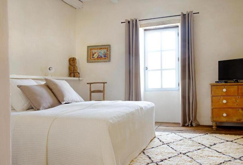 اتاق استاندارد سه نفره, Maison Forte