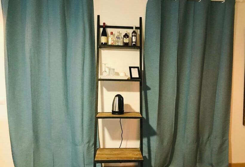 带大床的标准间, Moulin A