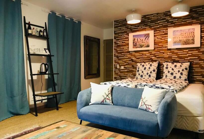 带大床的标准间, Moulin A