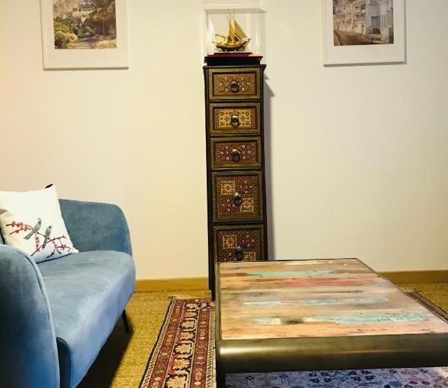 带大床的标准间, Moulin A