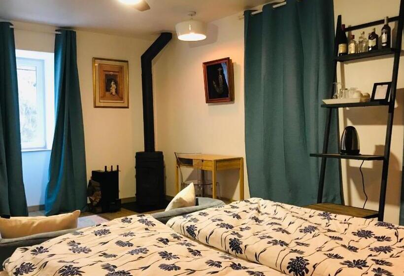 带大床的标准间, Moulin A