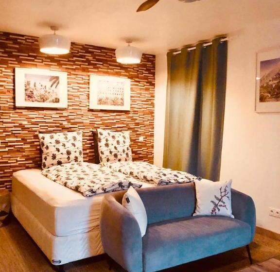 带大床的标准间, Moulin A