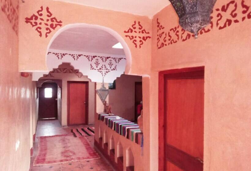 חדר משפחתי, Dar Zara